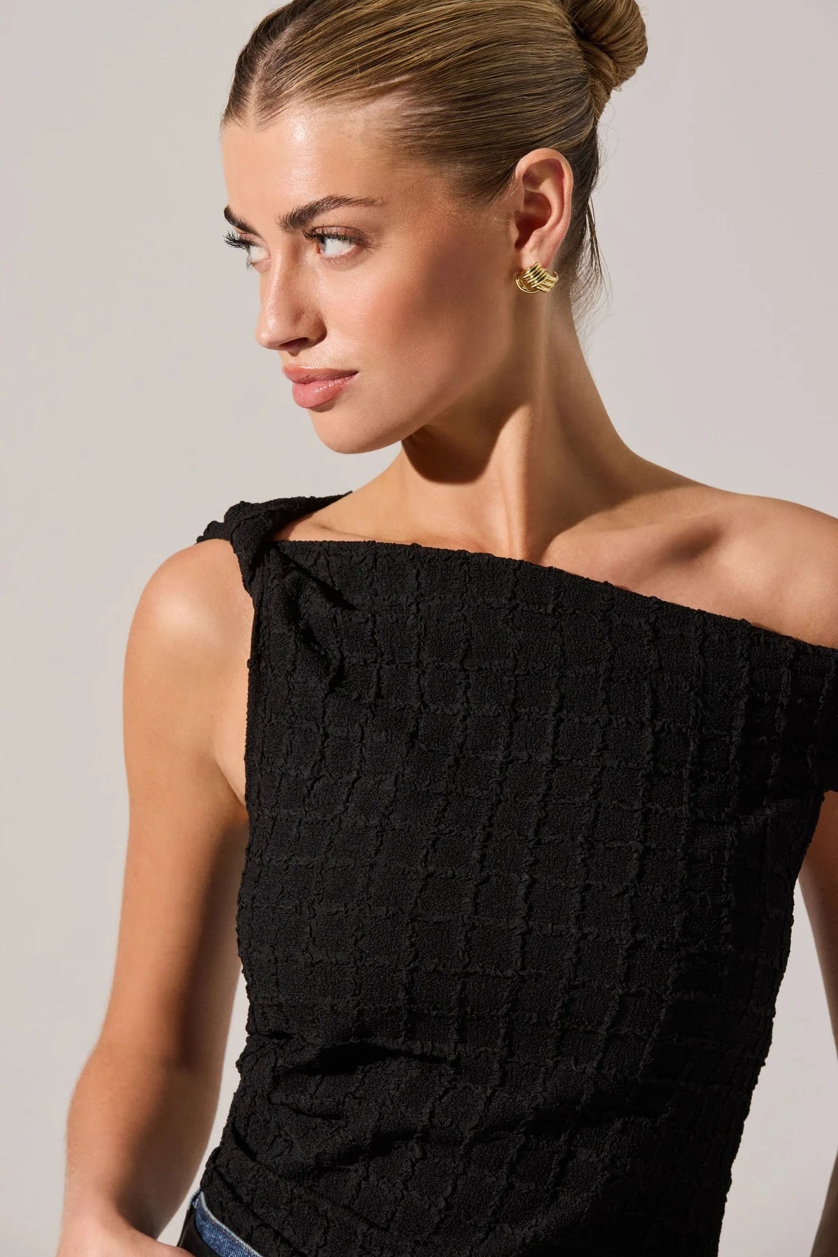 Lindy Black Off The Shoulder Top